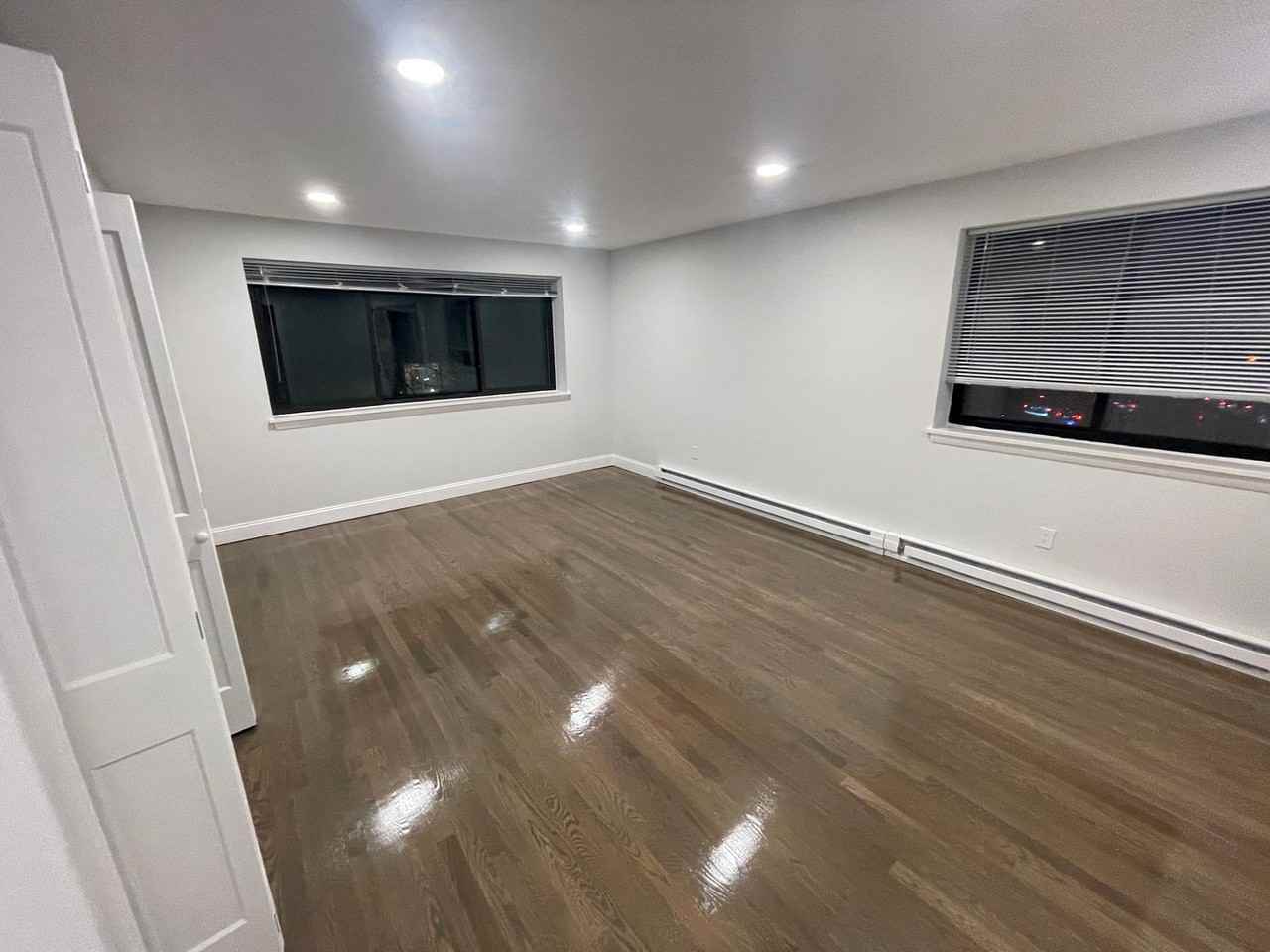 320 Hammond Pond Pkwy - Photo 7 of 13