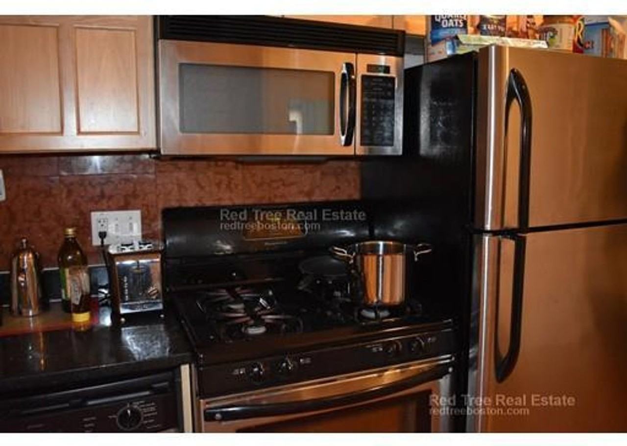 73 Thatcher St Apt 301e - Photo 2 of 22