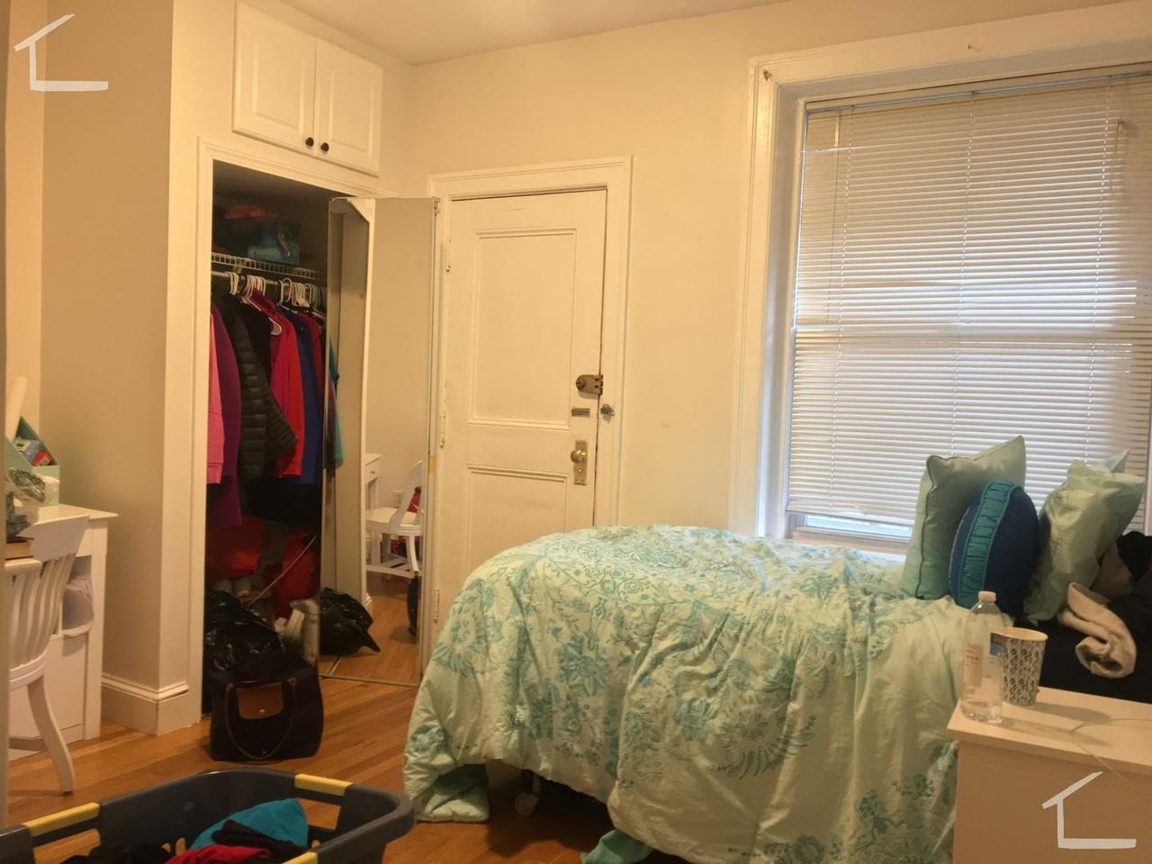 73 Thatcher St Apt 301e - Photo 4 of 22