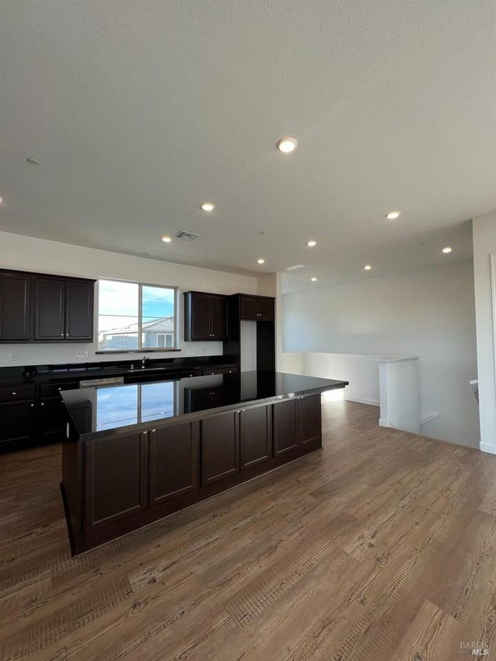 2402 Shore Vis - Photo 7 of 40