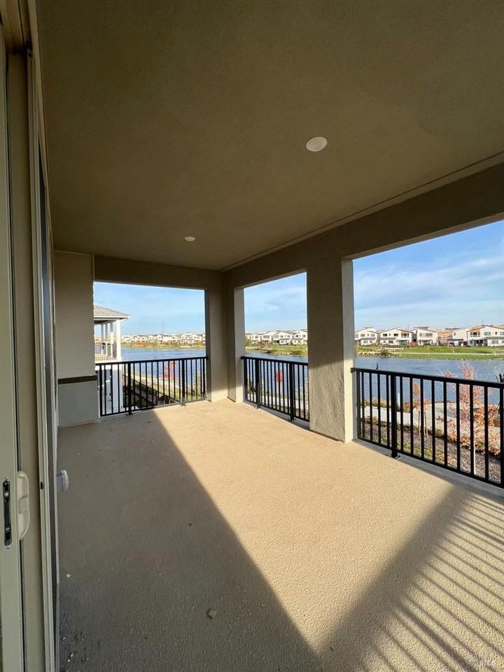 2402 Shore Vis - Photo 3 of 40