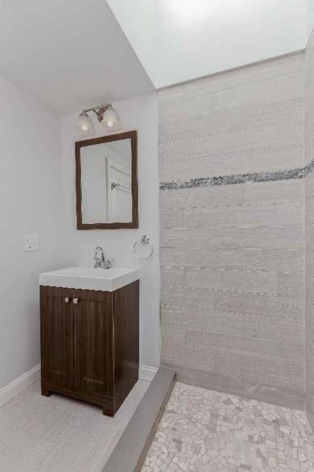 985 Tremont St - Photo 5 of 8