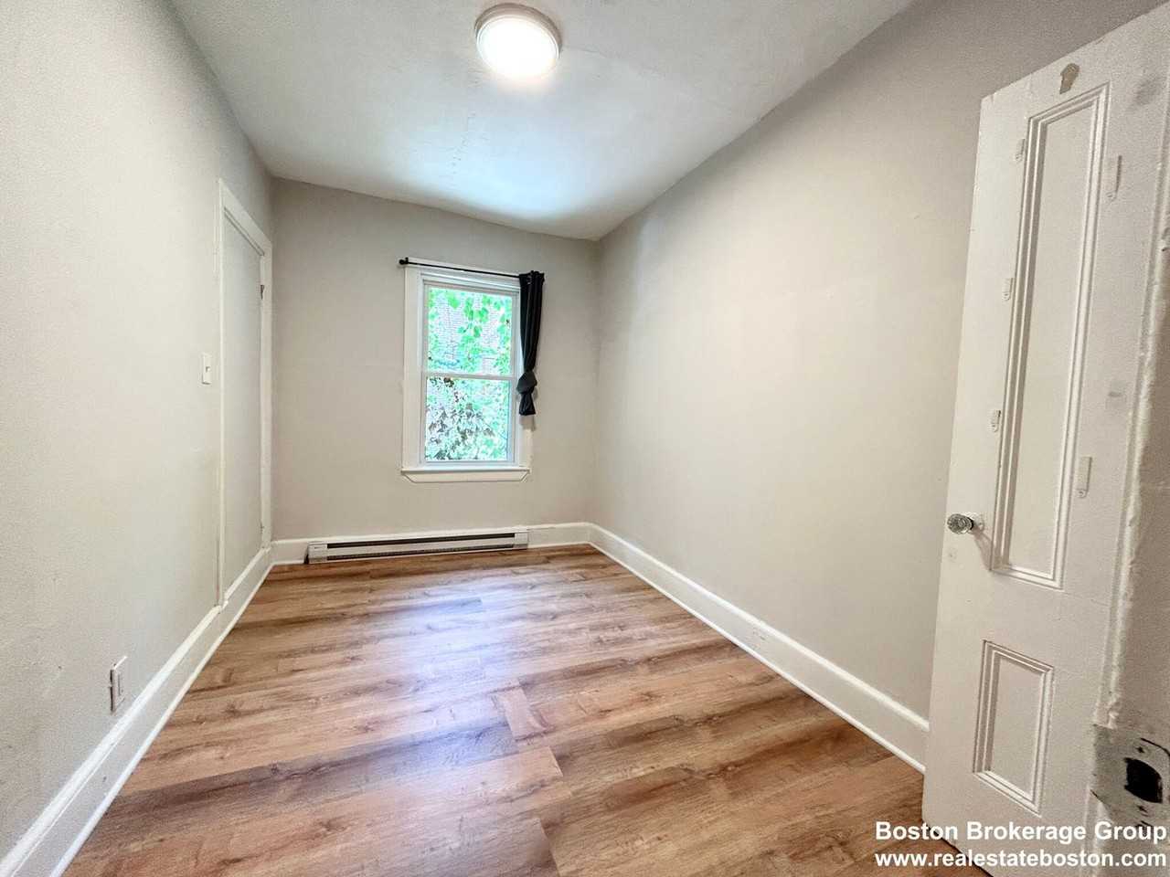 14 Warwick St - Photo 5 of 7