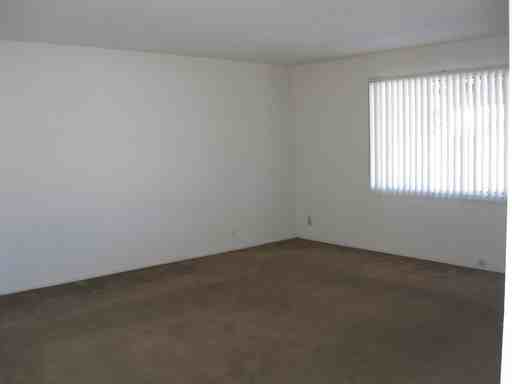 1021 W Avenue J-8 - Photo 2 of 8