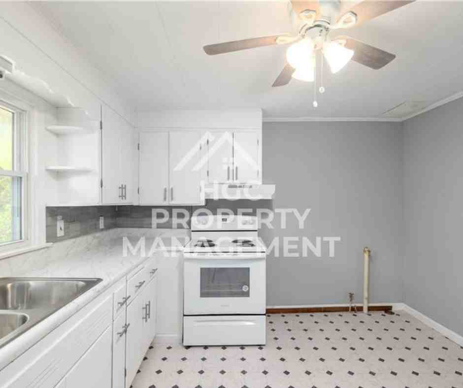 1228 Irving Ave #NA - Photo 2 of 22