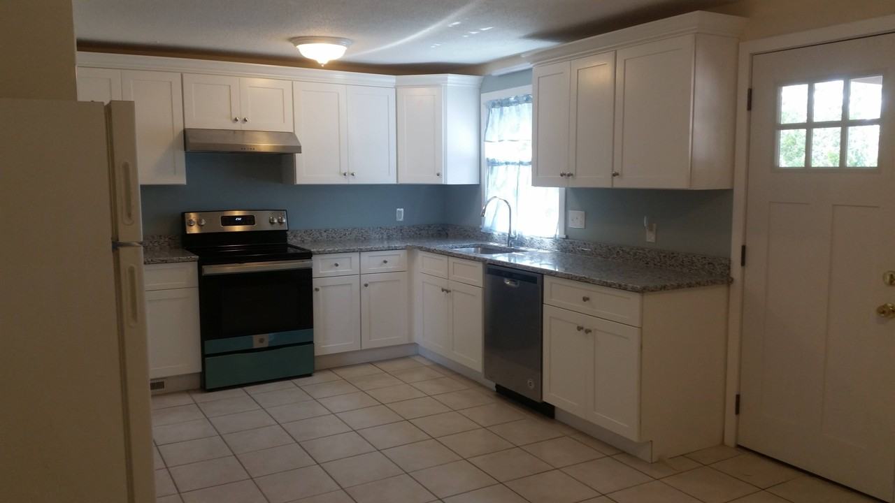172 S End Rd #1stFL - Photo 6 of 8