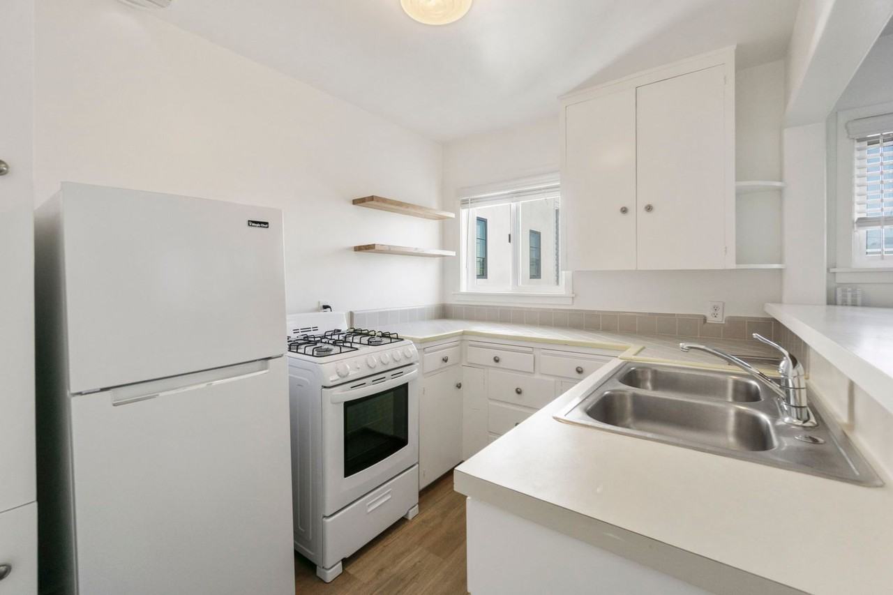 223 E Bay Front - Photo 7 of 19