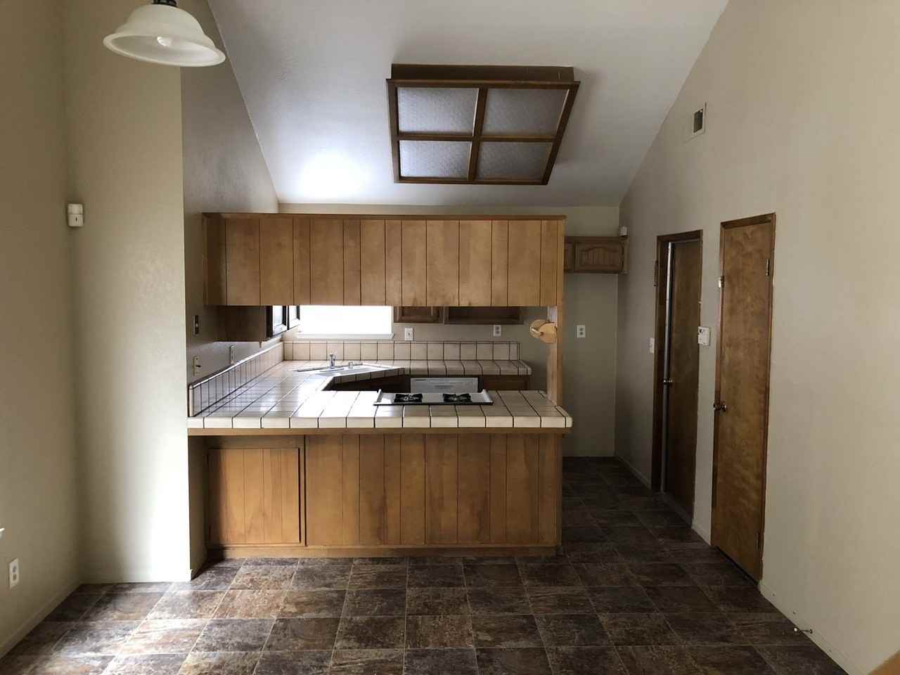 2330 N Bradley St - Photo 3 of 21