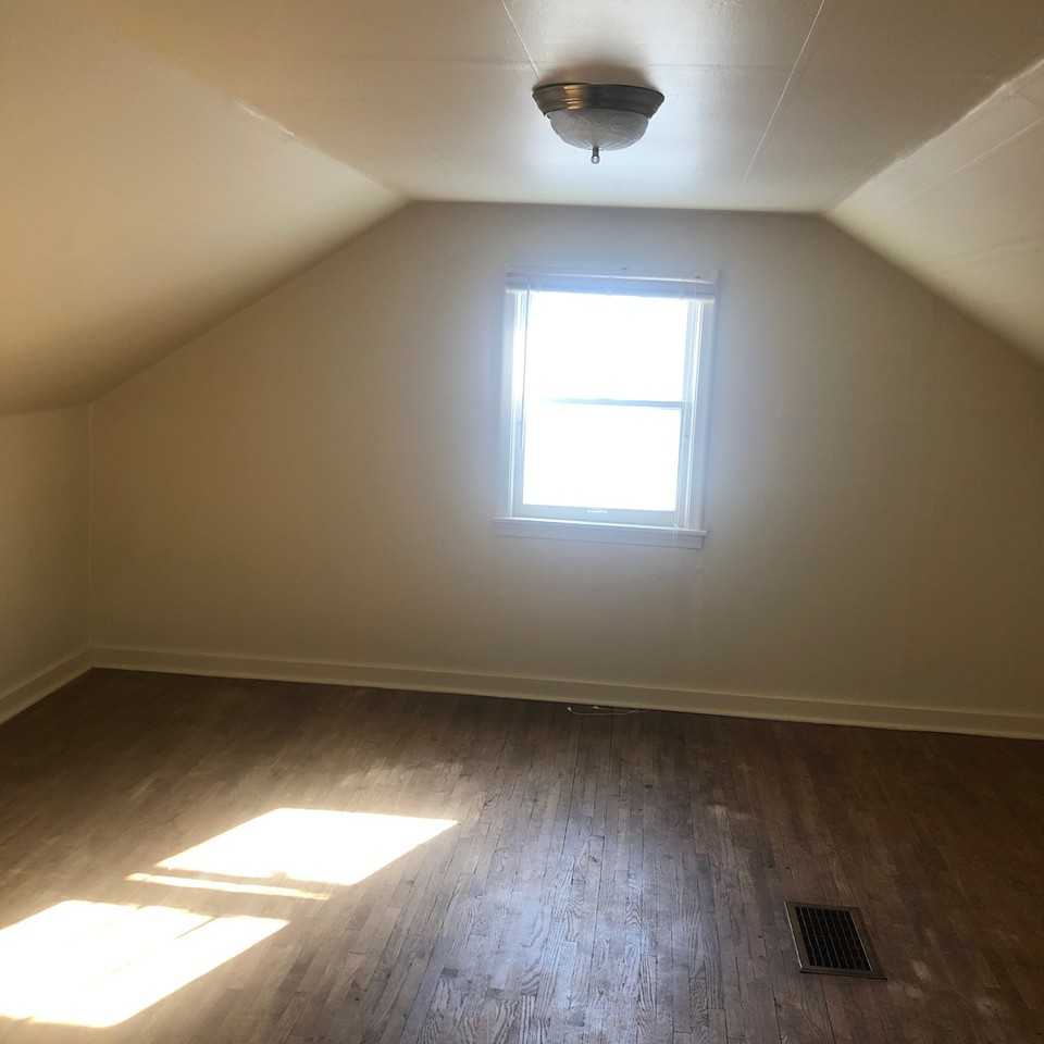 108 9 1/2 St Se - Photo 2 of 13