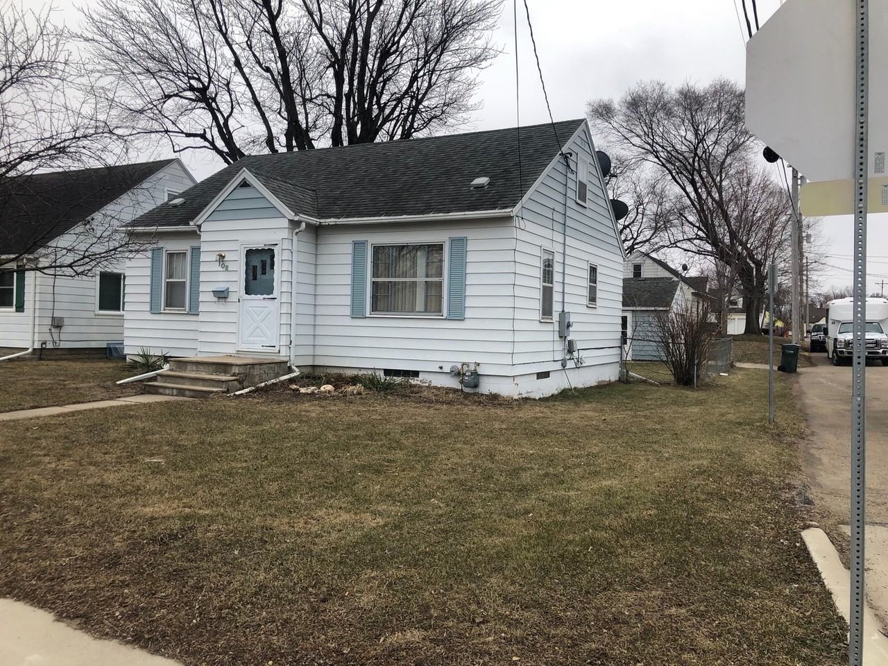 108 9 1/2 St Se - Photo 3 of 13