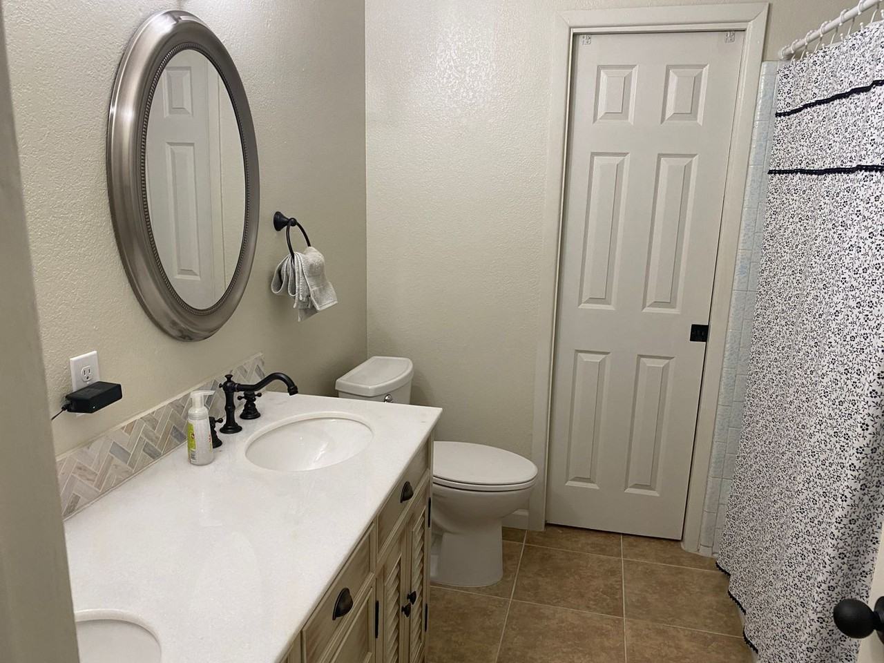 7773 S Phillips Ave - Photo 2 of 19