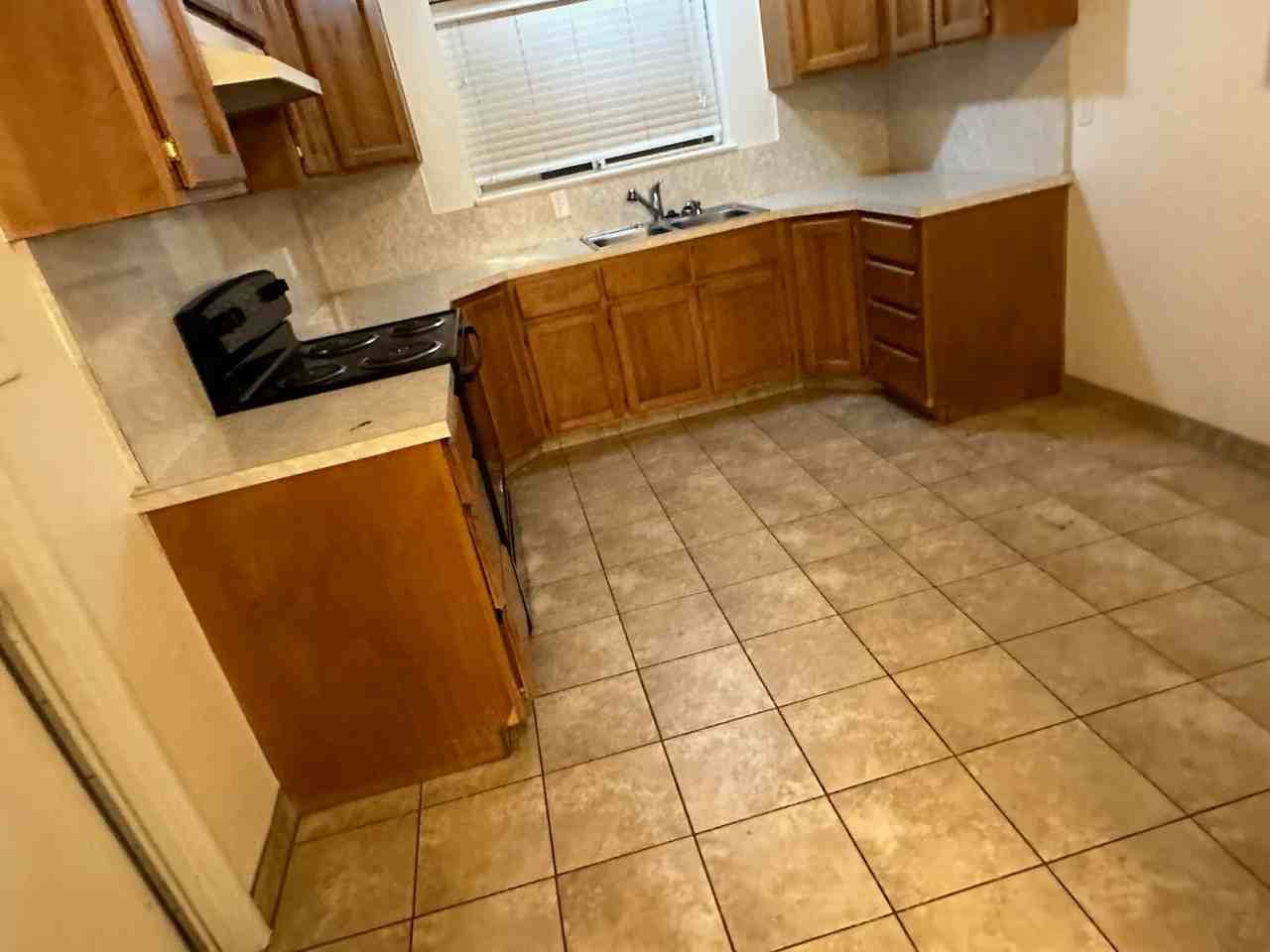 106 Whittier Ct - Photo 2 of 8