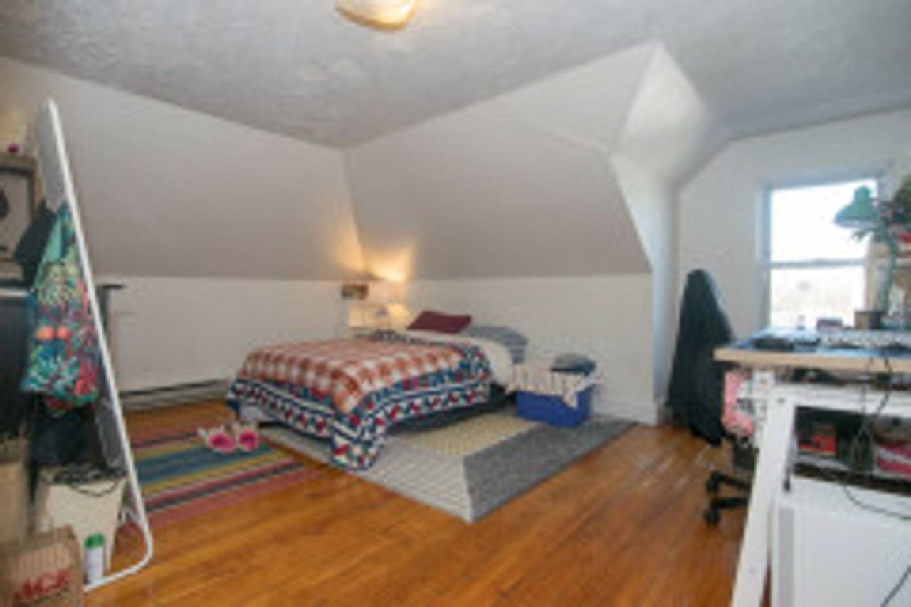 30 Pratt St - Photo 4 of 7