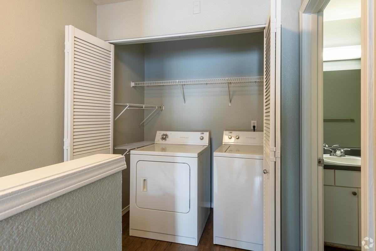 1811 S River Dr - Photo 2 of 19