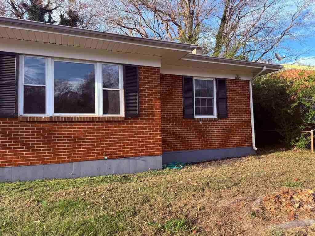 1535 Augusta St - Photo 2 of 10