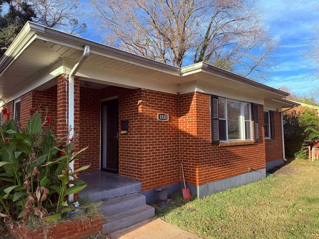 1535 Augusta St - Photo 3 of 10