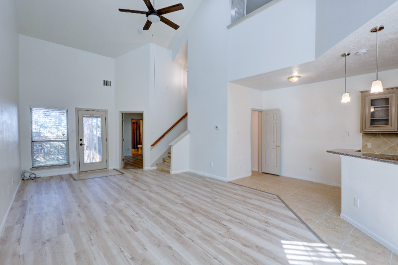 10302 Buffum St - Photo 4 of 31