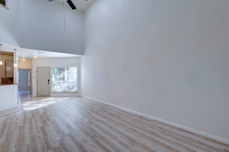 10302 Buffum St - Photo 5 of 31