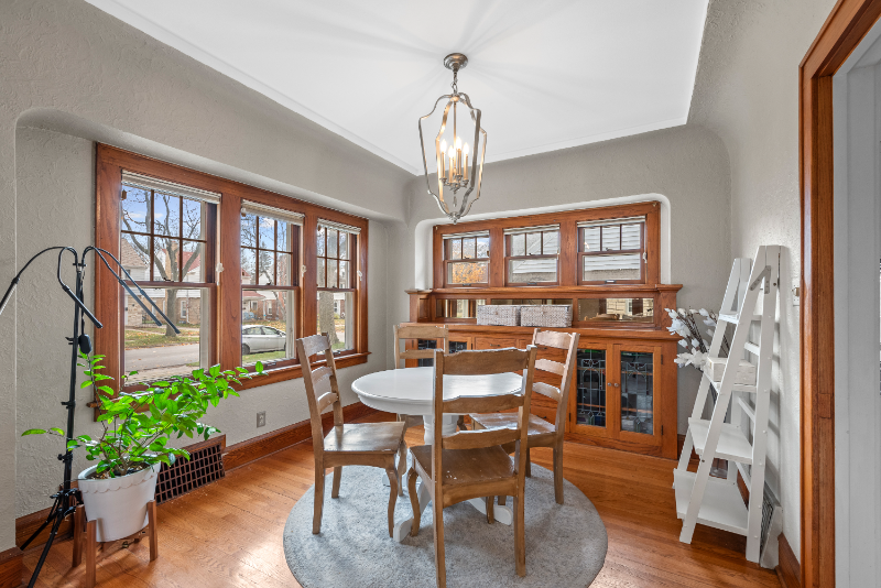 4929 N Idlewild Ave - Photo 2 of 32