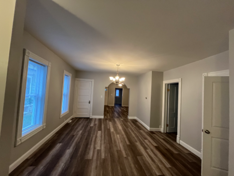 1036 W 4th St #1 - Photo 4 of 25