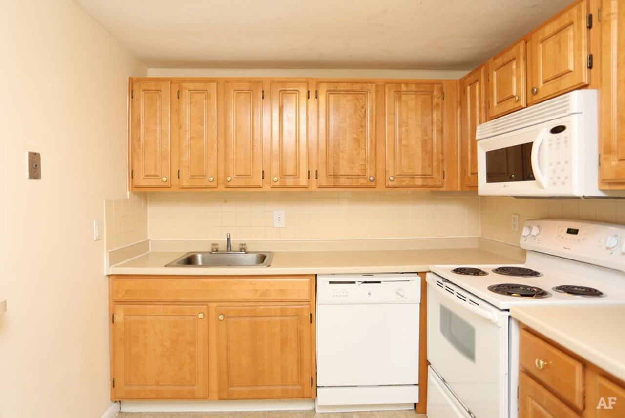 231 Main St - Photo 2 of 10