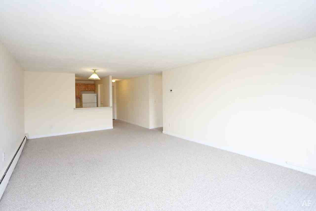 231 Main St - Photo 3 of 10