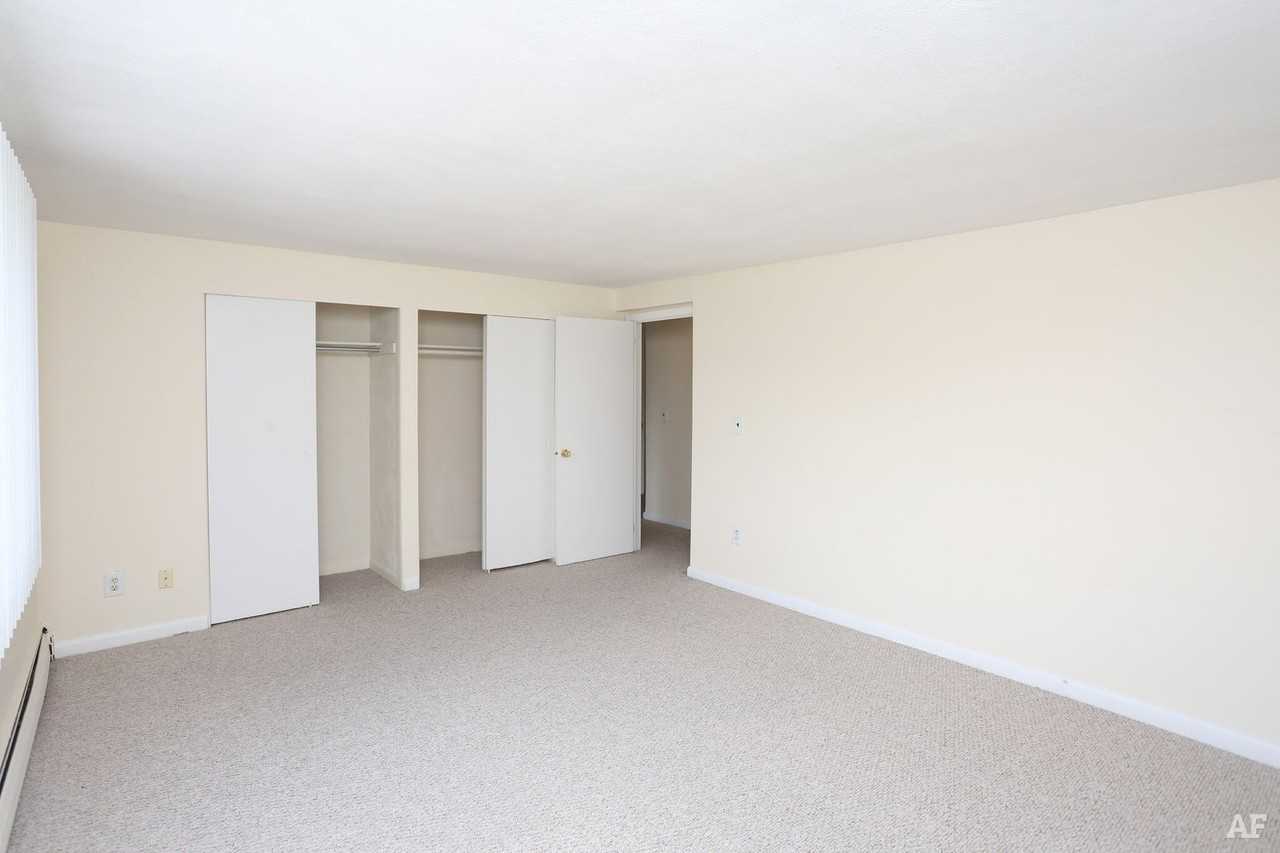 231 Main St - Photo 5 of 10