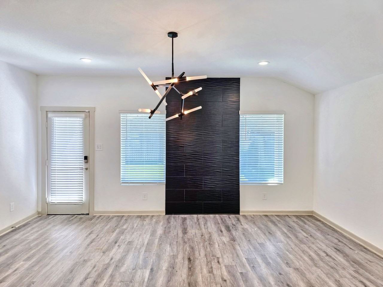 28931 Lupo River Ct - Photo 4 of 27