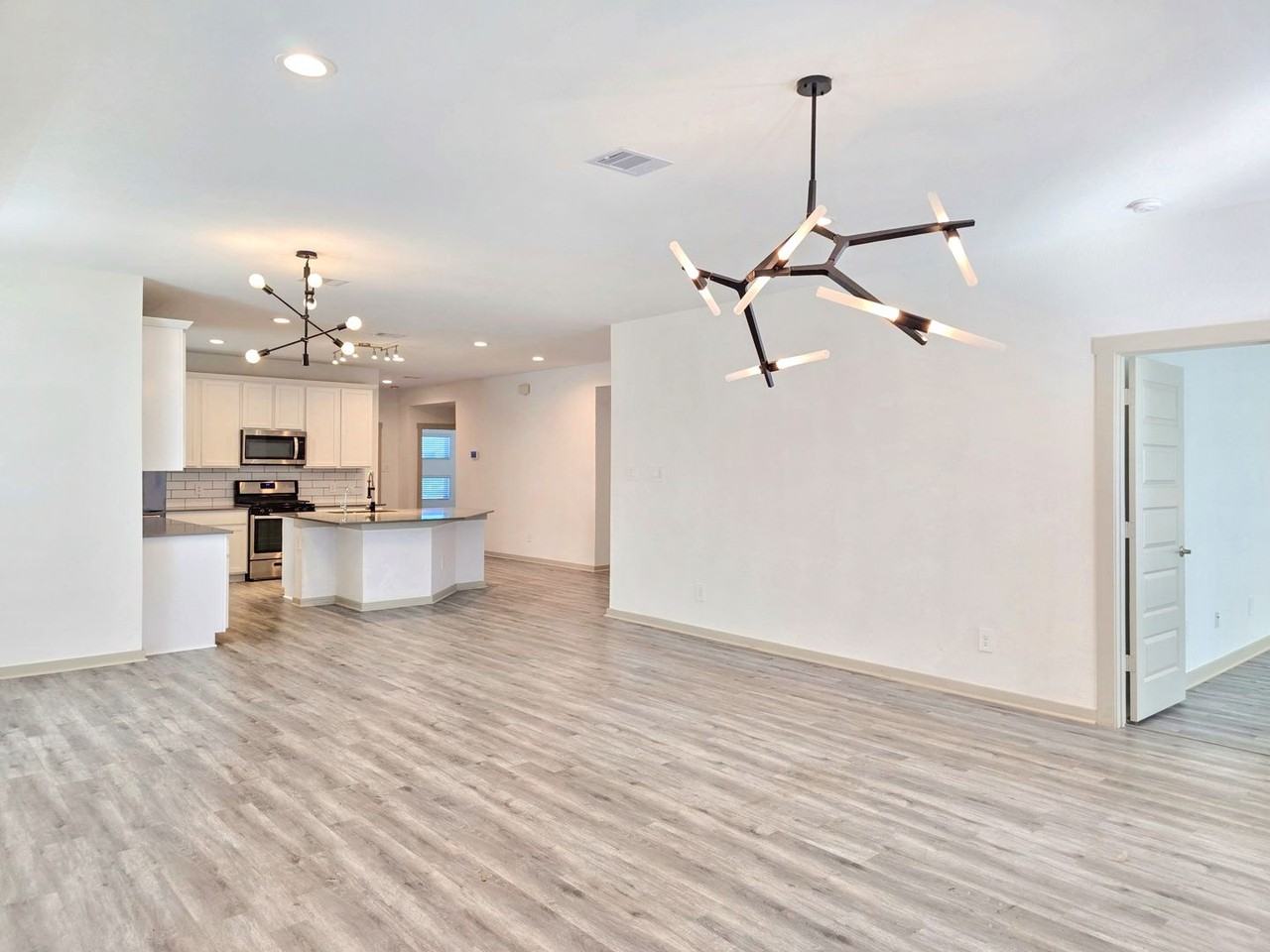 28931 Lupo River Ct - Photo 6 of 27