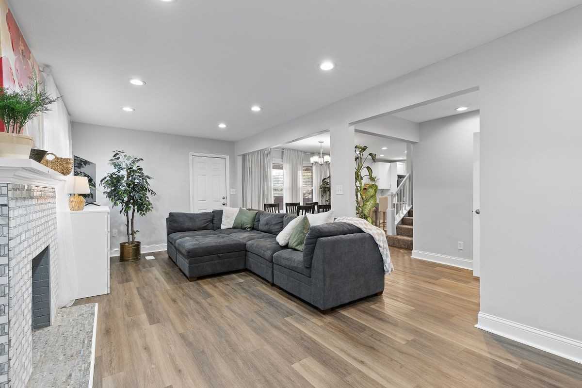 1127 E 75th St - Photo 3 of 24