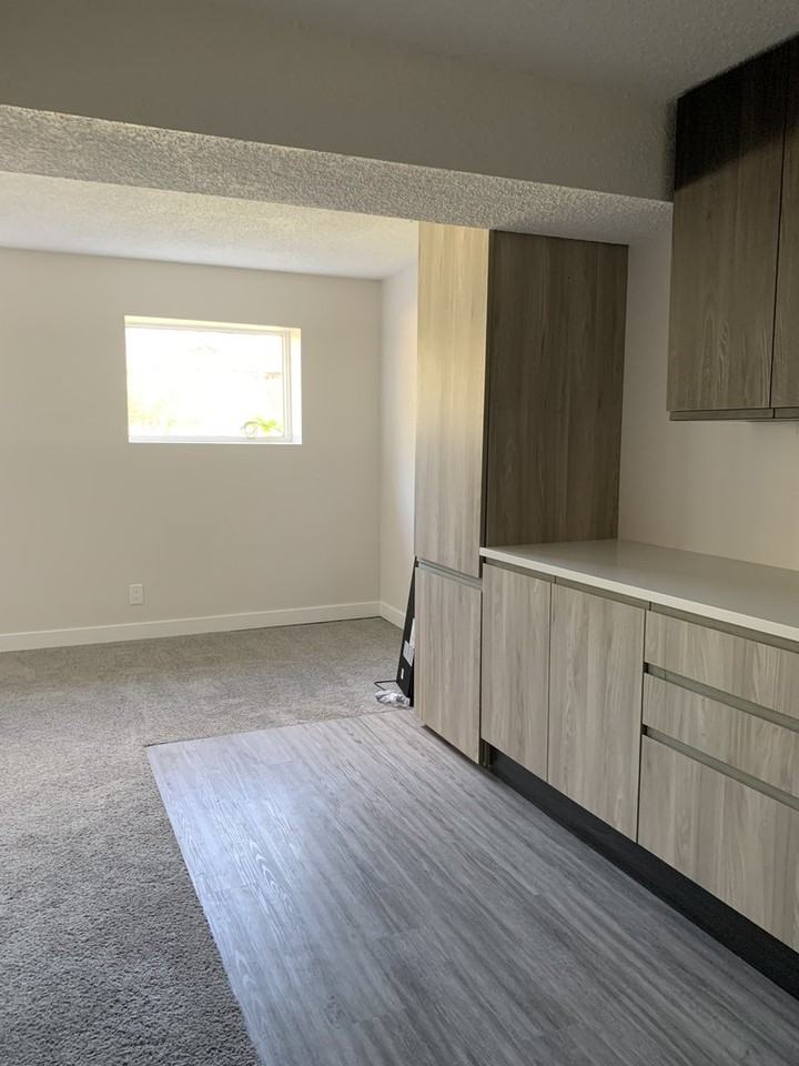 4827 Bowness Rd Nw - Photo 2 of 16