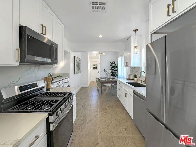 215 W Plymouth St - Photo 3 of 8