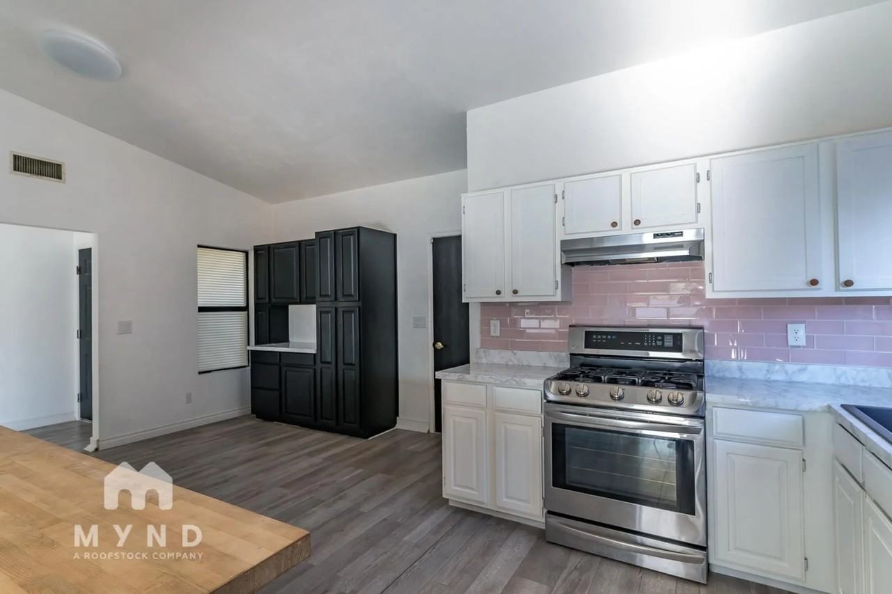 370 S Pemberton Ave - Photo 3 of 25