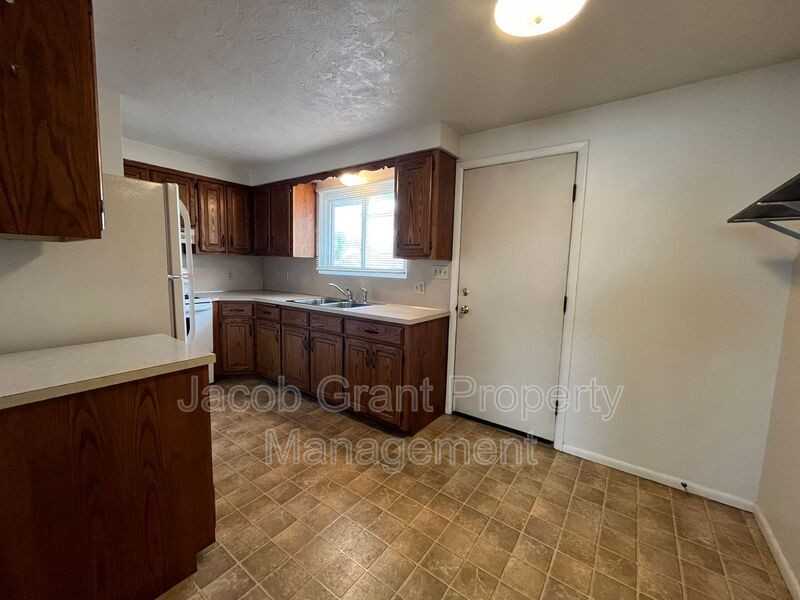 143 W Fremont Ave #1 - Photo 5 of 9