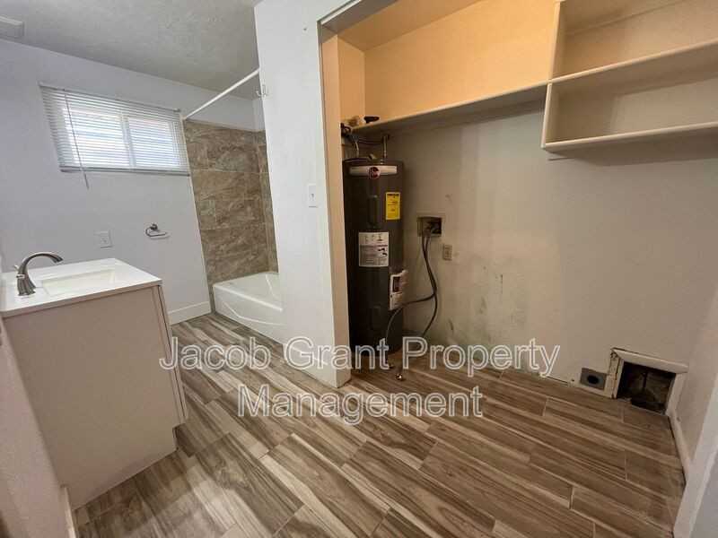 143 W Fremont Ave #1 - Photo 6 of 9