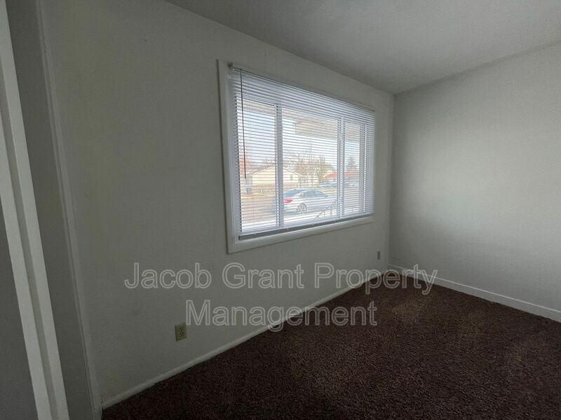 143 W Fremont Ave #1 - Photo 7 of 9