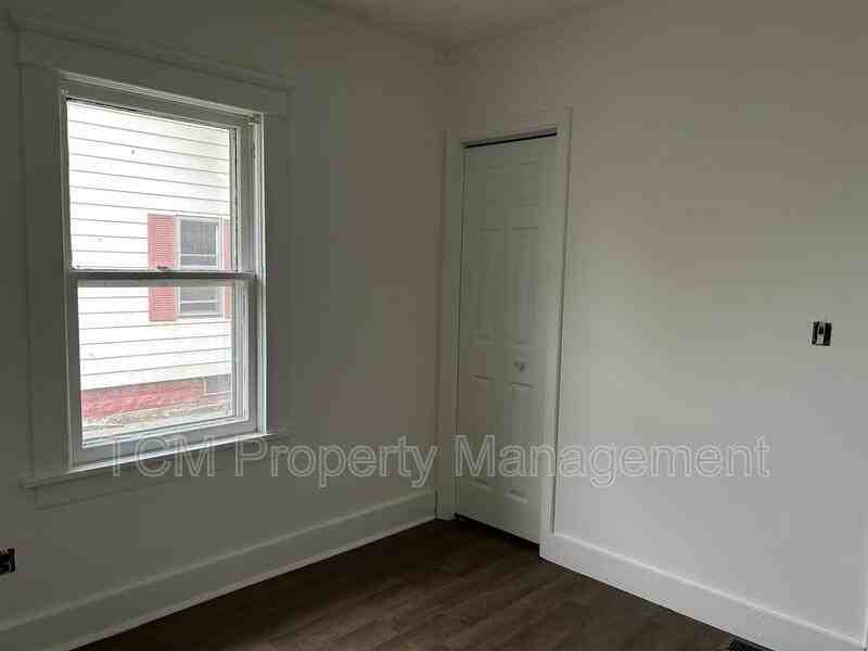 314 E Addison St - Photo 3 of 7