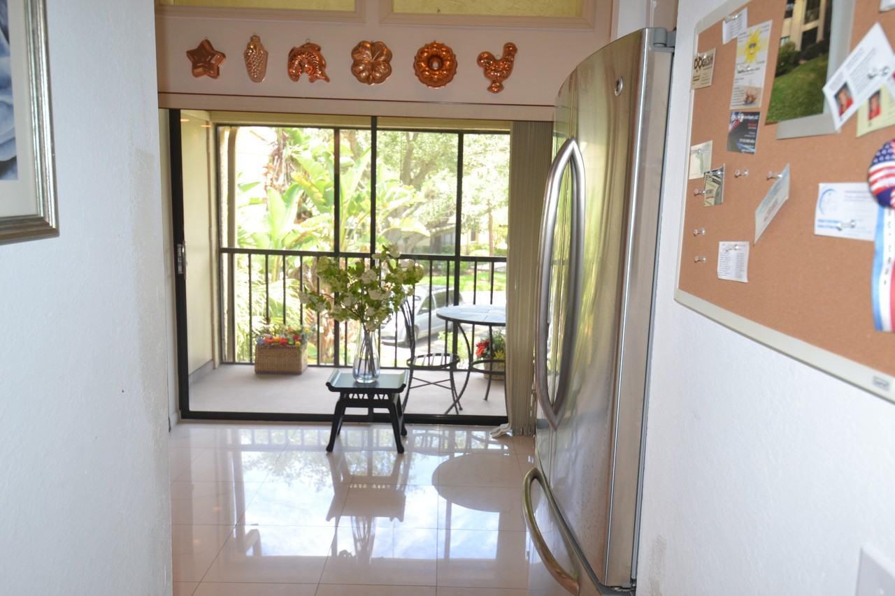 112 Lindsay Ln - Photo 2 of 50