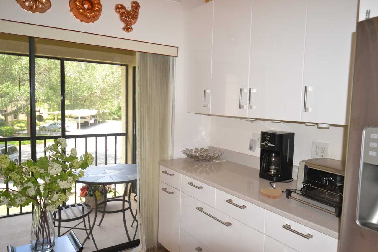 112 Lindsay Ln - Photo 5 of 50