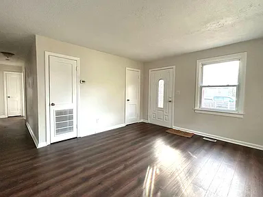 1208 Stewart Dr - Photo 5 of 39