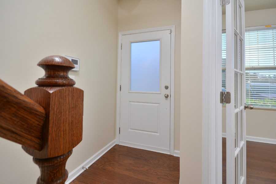 42 Pocono Dr - Photo 3 of 31