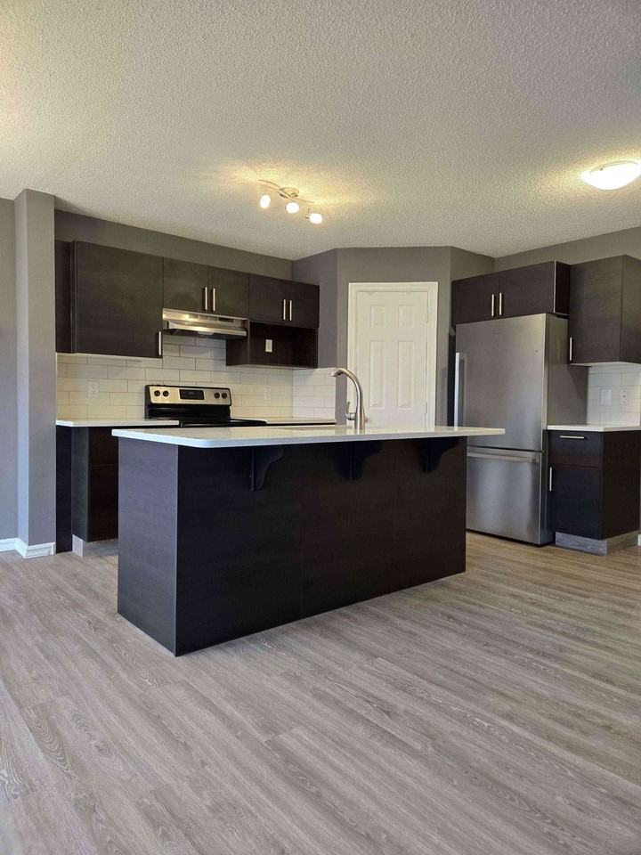 211 84 St Sw - Photo 2 of 18