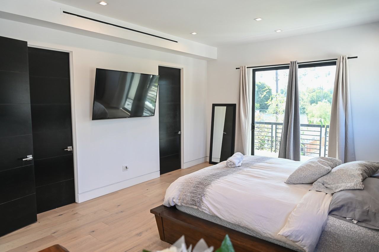 1410 Coronado Ter #NA - Photo 3 of 42