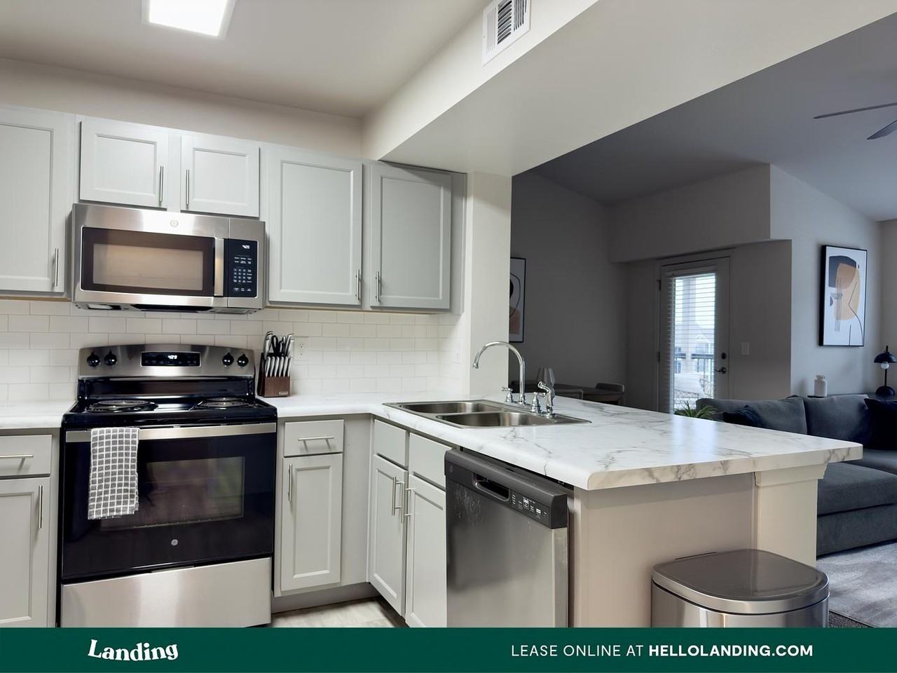 301 Towne Center Dr - Photo 5 of 50