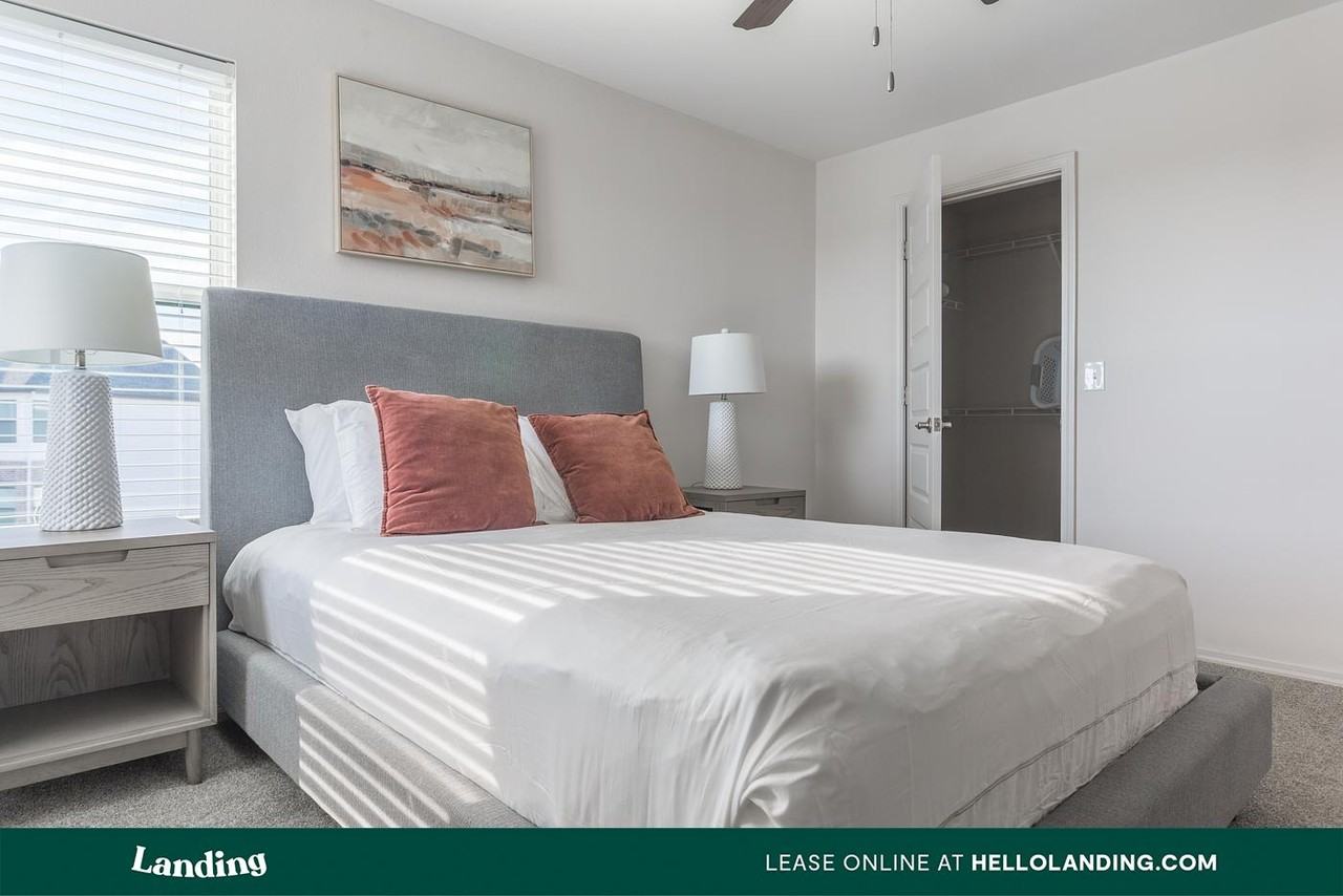 2701 N 23rd St - Photo 4 of 50