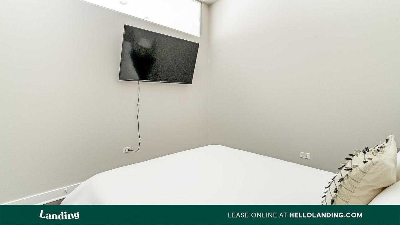 1222 W Madison St - Photo 5 of 50