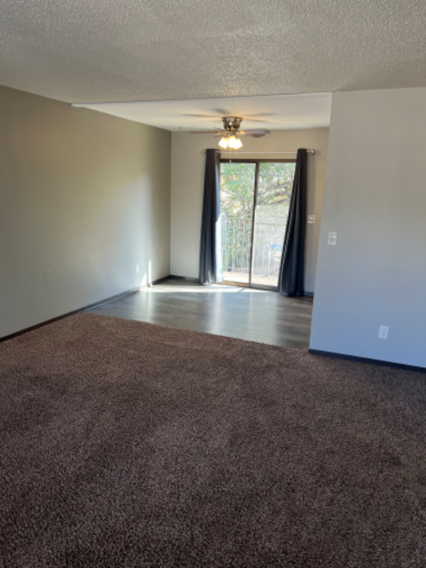 620 S Mount Carmel Ave - Photo 2 of 17