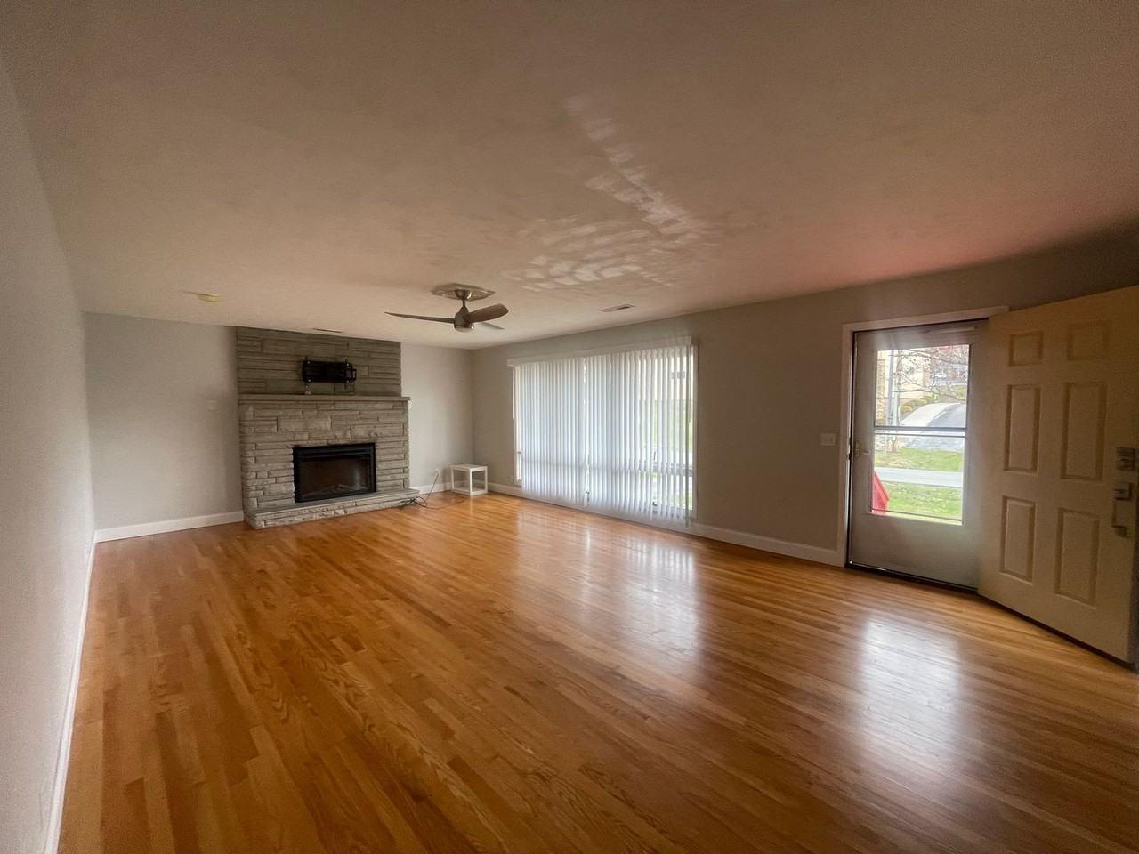 4616 Fairlane Dr - Photo 2 of 11