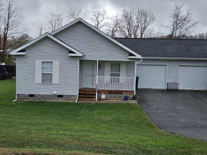 18410 Fortunes Way - Photo 3 of 13