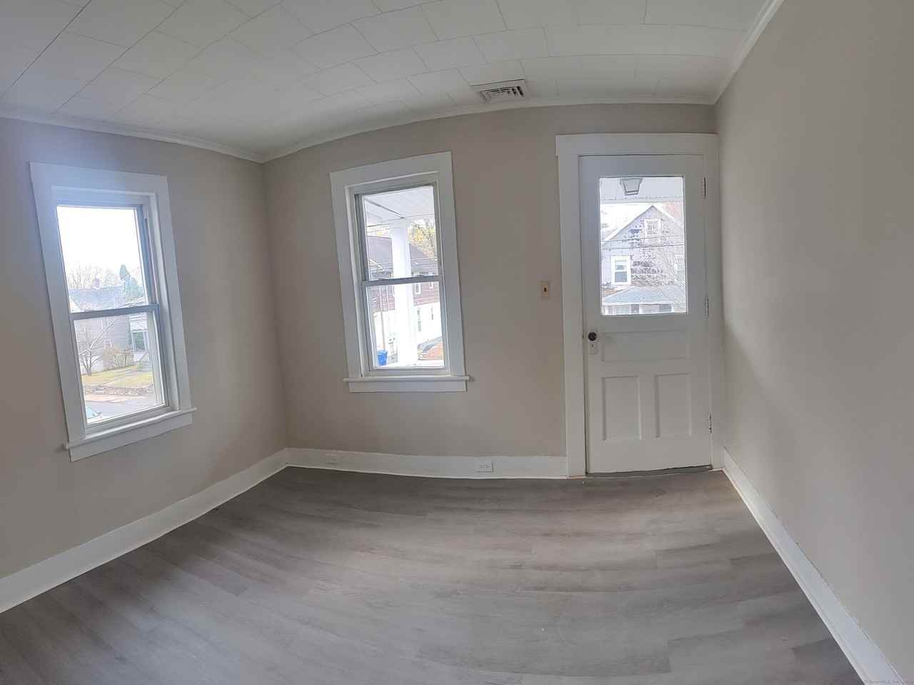 102 Red Mountain Ave - Photo 3 of 8